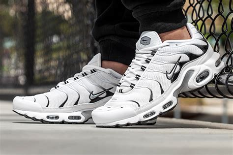 nike tuned 1 herren schwarz weiß|nike tuned air max plus.